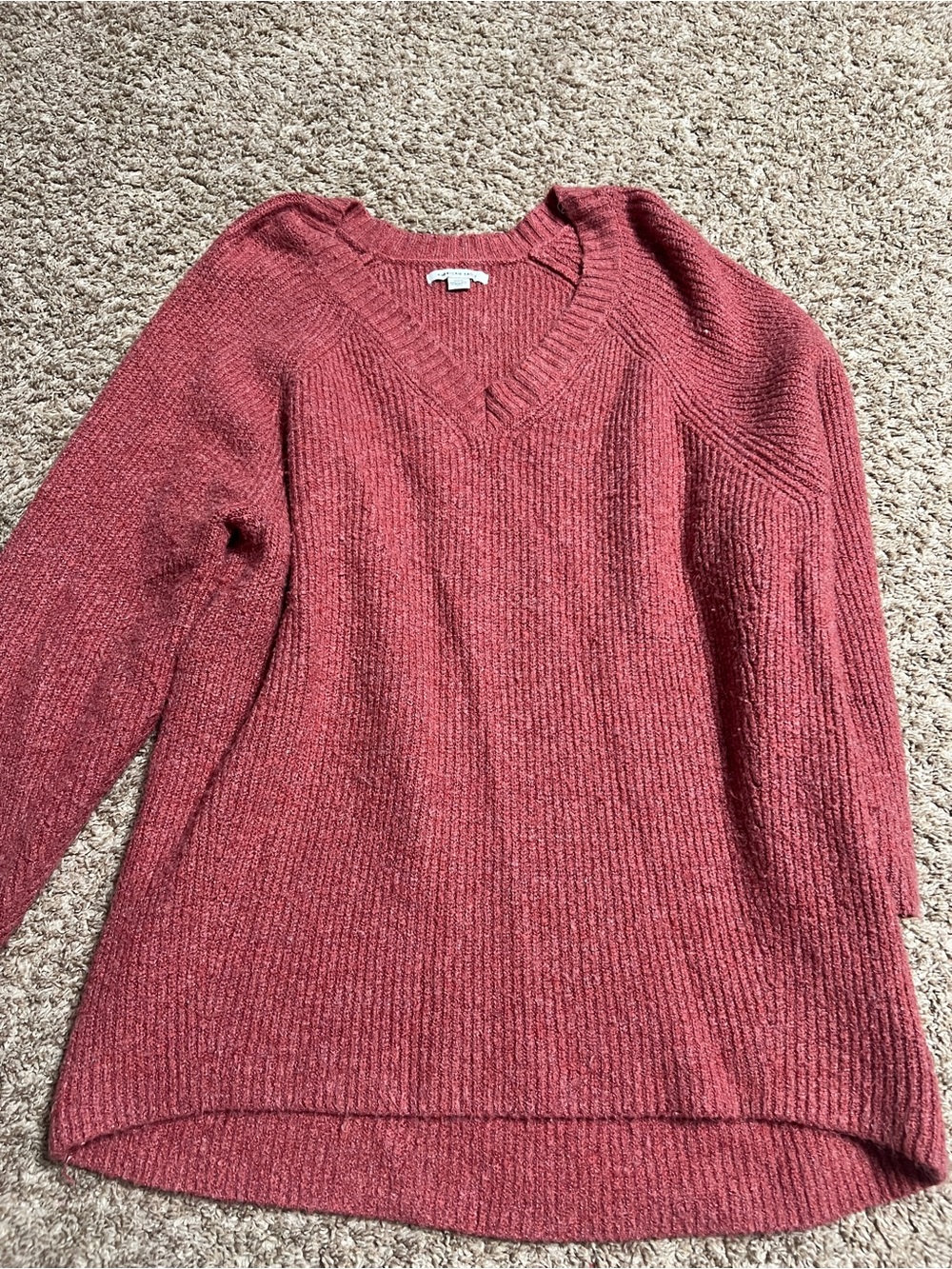 American Eagle Outfitters Women's V-Neck Sweater in Dusty Rose
